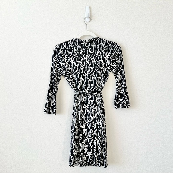 Diane Von Furstenburg New Julian Silk Jersey Wrap Dress in Black White Size 2 - Picture 3 of 11